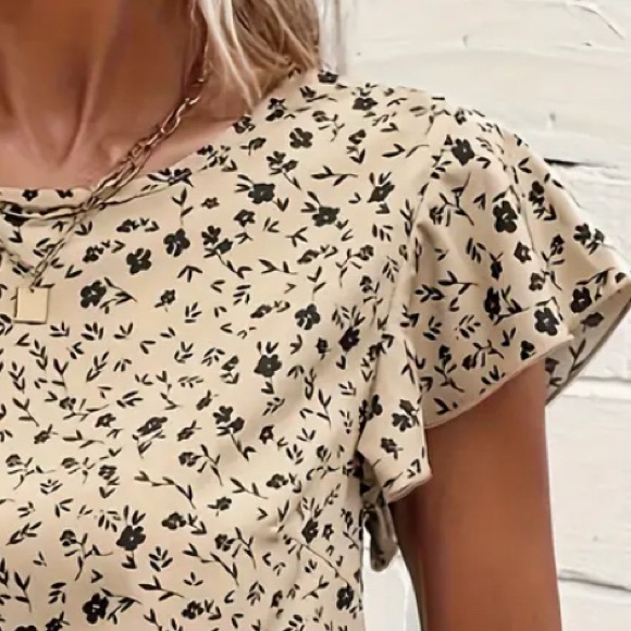 SUPER CUTE 🥰 Tan & Black Floral Print Blouse!! XL - Picture 3 of 16